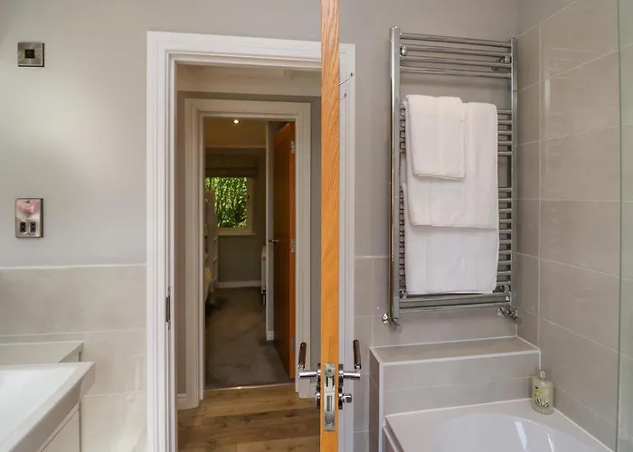 Waterside * Windermere