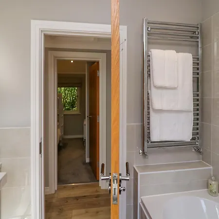 Waterside * Windermere