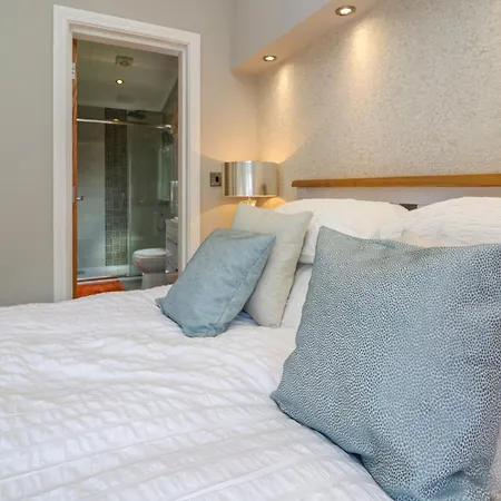 Waterside * Windermere